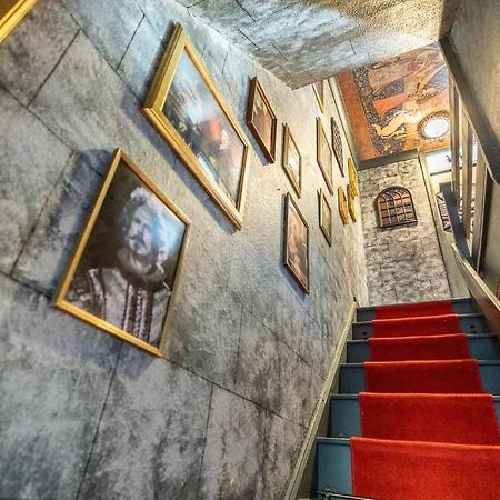 Hogwarts Hideaway Themed Property Уотфорд Екстериор снимка